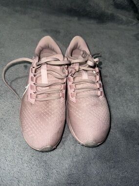 Nike Women's Dusty Pink Lightweight Running Shoes